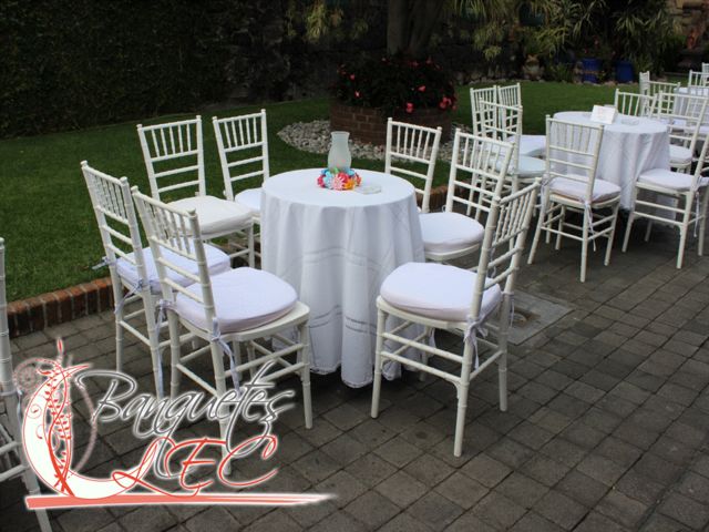 Montaje en blanco con silla tiffany